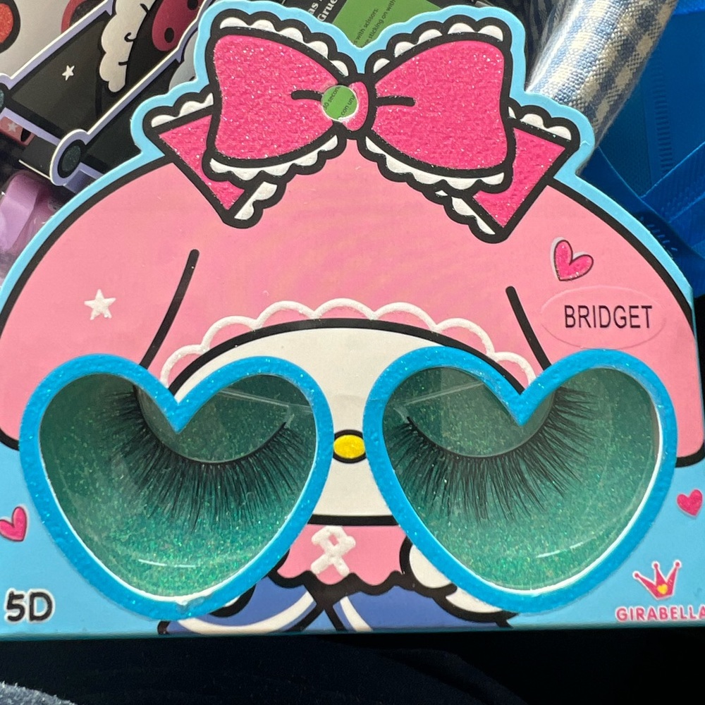 Lashes - Picture 5 of 10